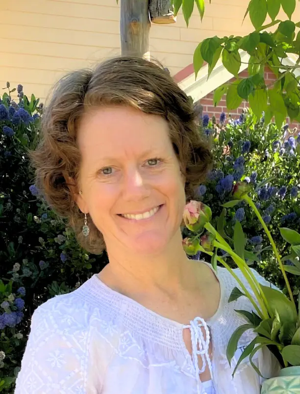 Headshot of Amanda Mathis